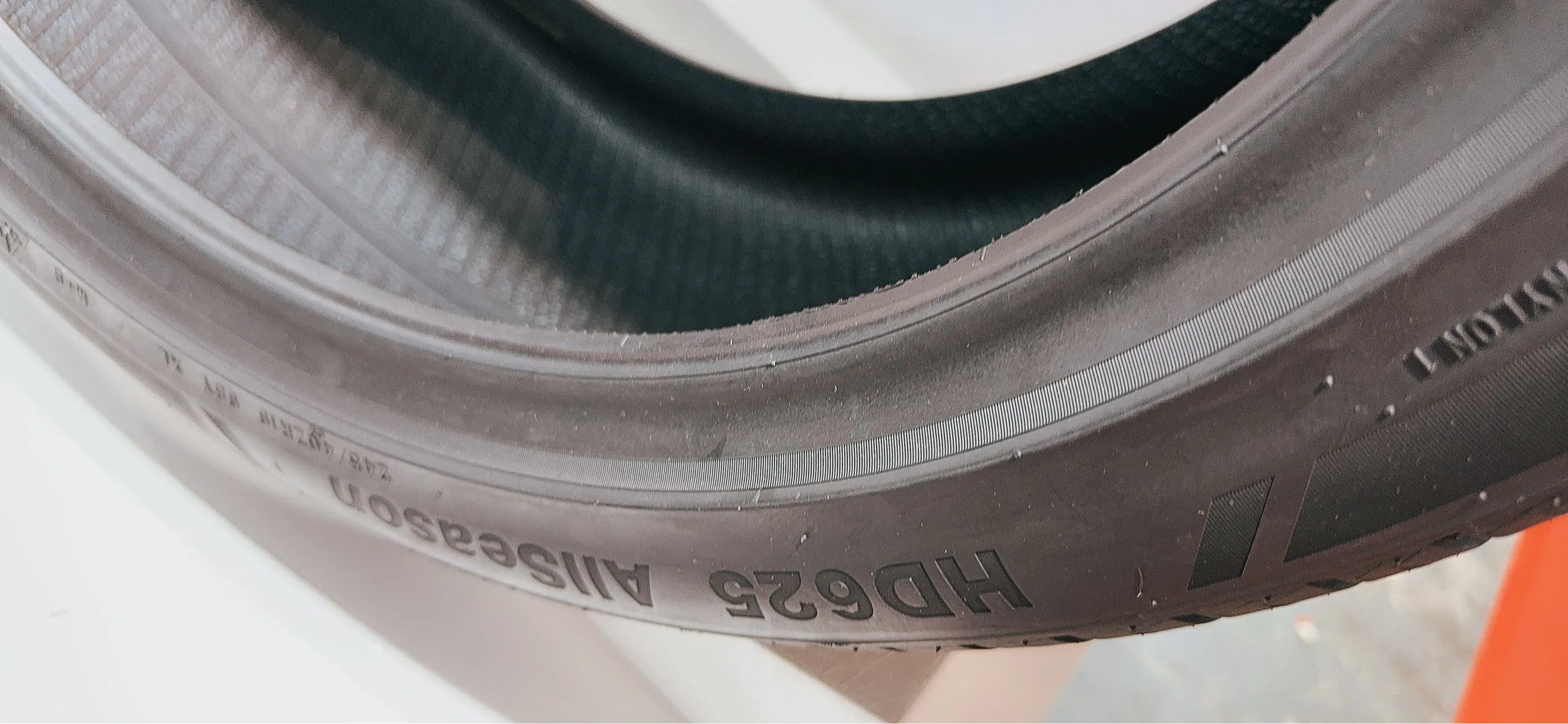 Mileking Haida Mk625 HD625 All Season Passenger Car Tires Full Series of Sizes 14'' 15'' 16'' 17'' 18'' 19'' Winter Snow EV Tyres in Wholesaler Bulk Prices