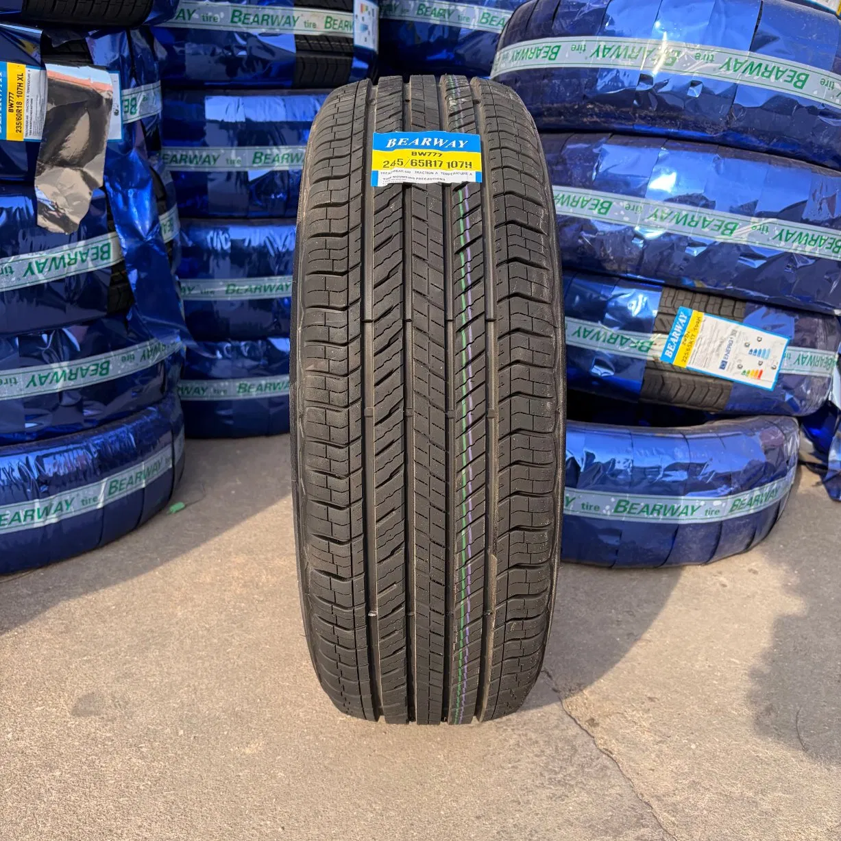 Silent-Luxury passenger car tire for premium EVs