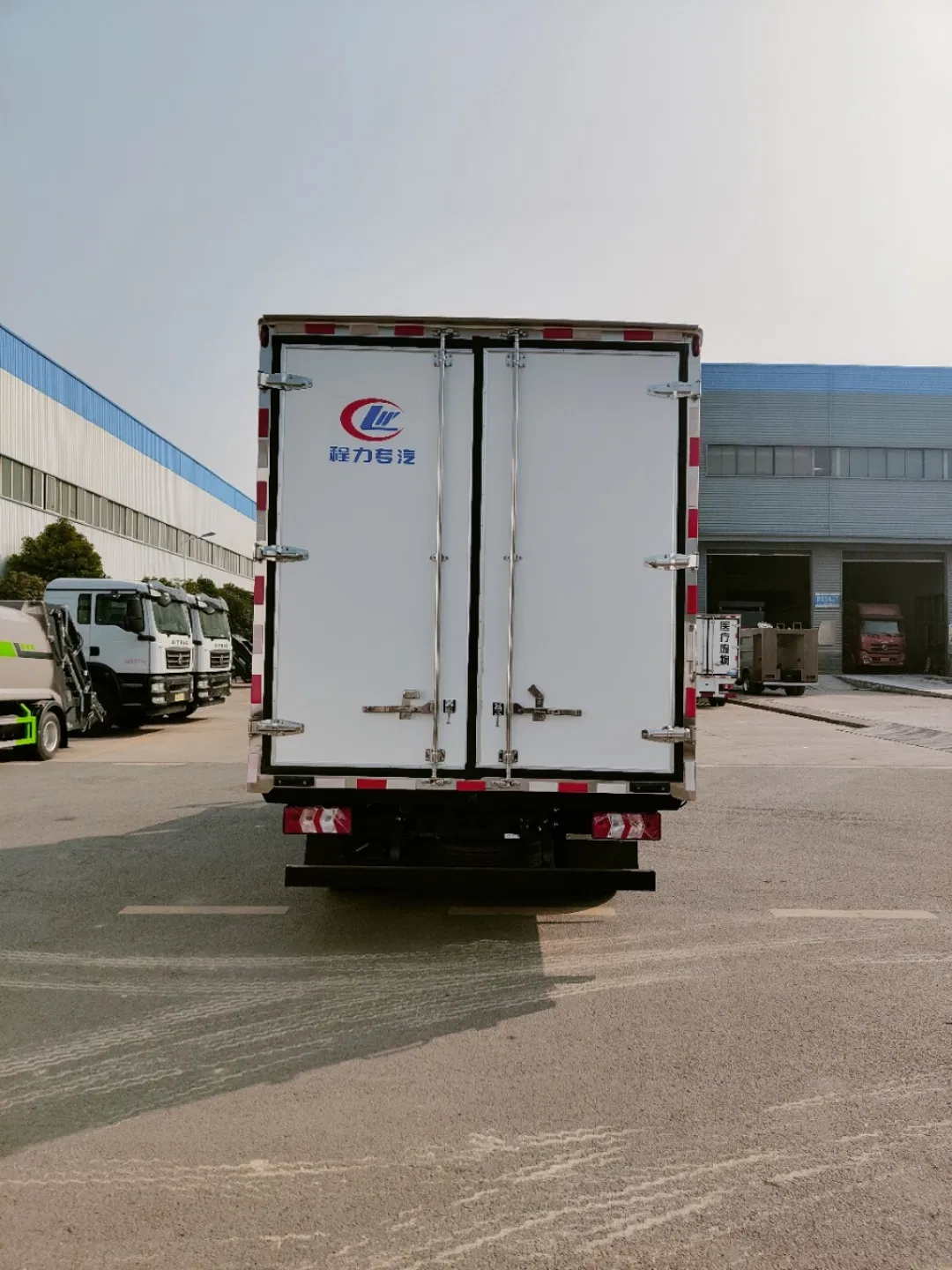 JAC V5 Gas Fuel Refrigerated Truck for Fresh Meat and Milk Transport