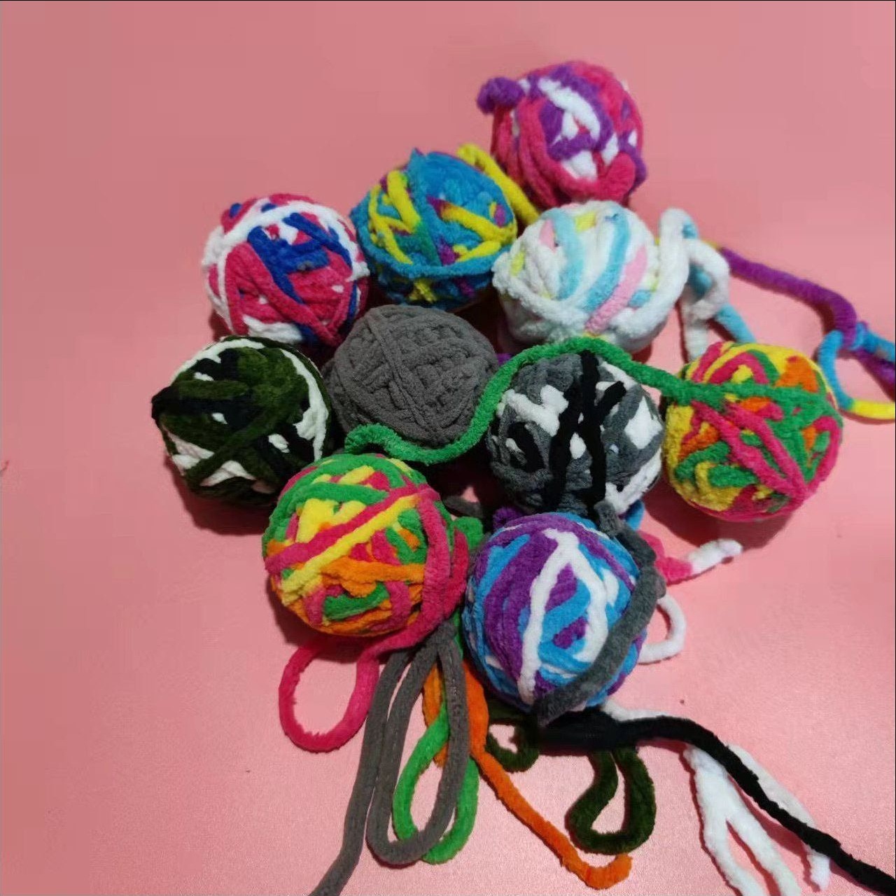 Factory Direct Sale Cross Border Eco-Friendly Durable Plush Cat Squeaky Interactive Teeth Cleaning Chew Toy Ball Bell Colored