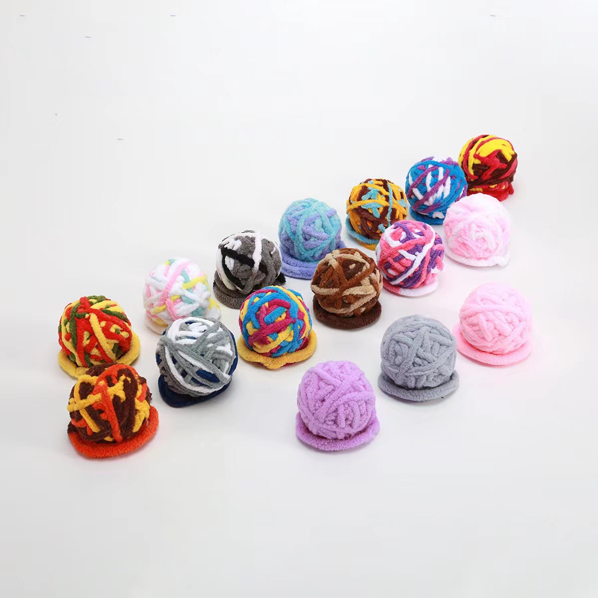 Factory Direct Sale Cross Border Eco-Friendly Durable Plush Cat Squeaky Interactive Teeth Cleaning Chew Toy Ball Bell Colored