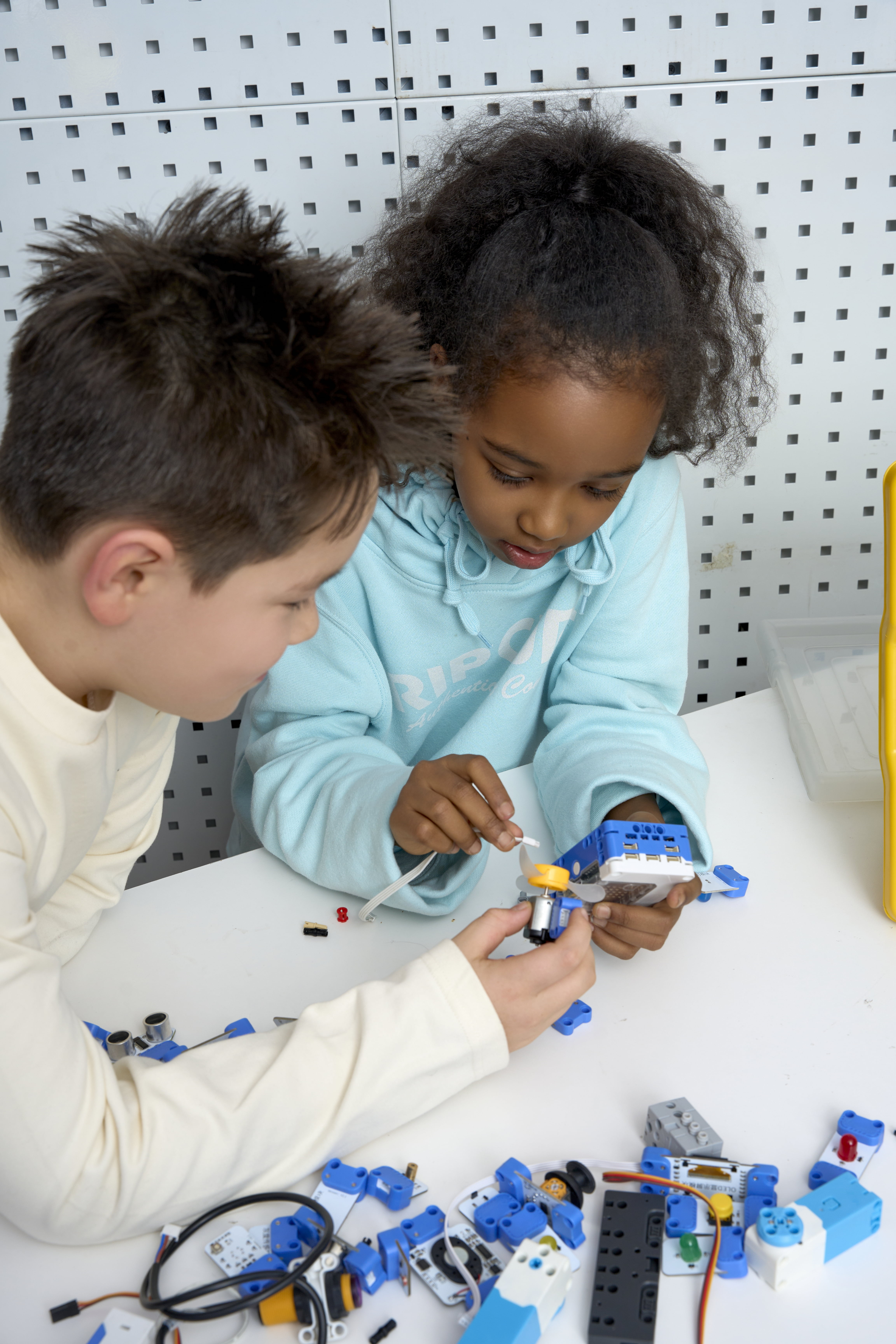 2025 Microbit Educational DIY Kit Kids Science &amp; Engineering Toy Building Block Set with Robot Coding &amp; AI Educational Toys