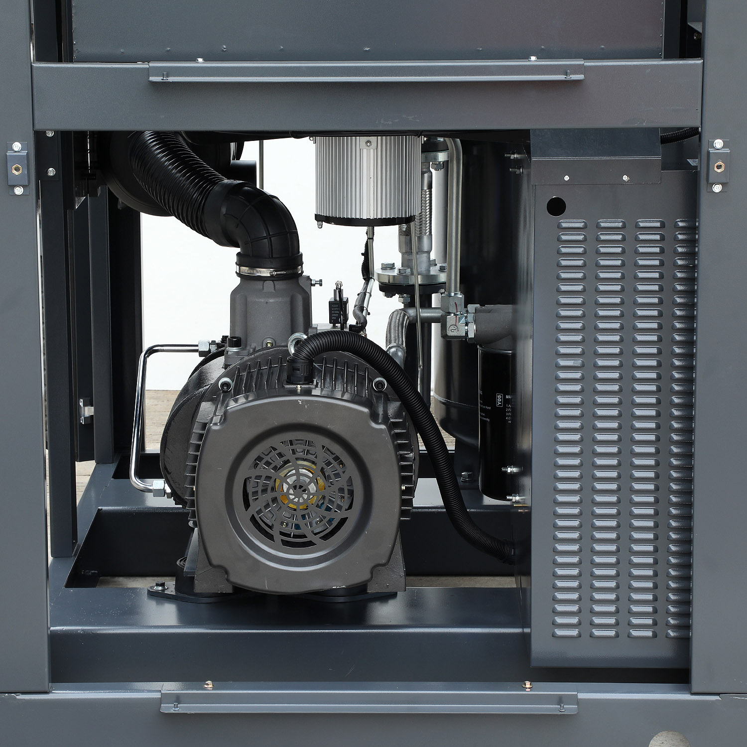 China 132kw Two-Stage Compression High Efficiency Variable Speed Screw Air Compressor Supplier, Factory