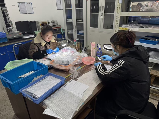 Final inspection process for orthopedic implants before packaging and dispatch