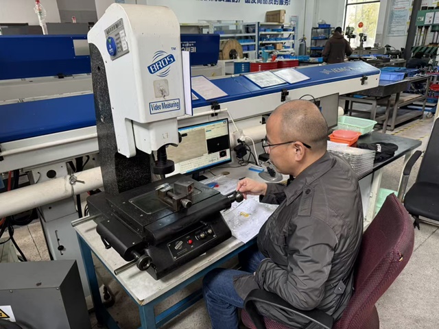 In-process quality inspection and checking of orthopedic implant dimensions and tolerances
