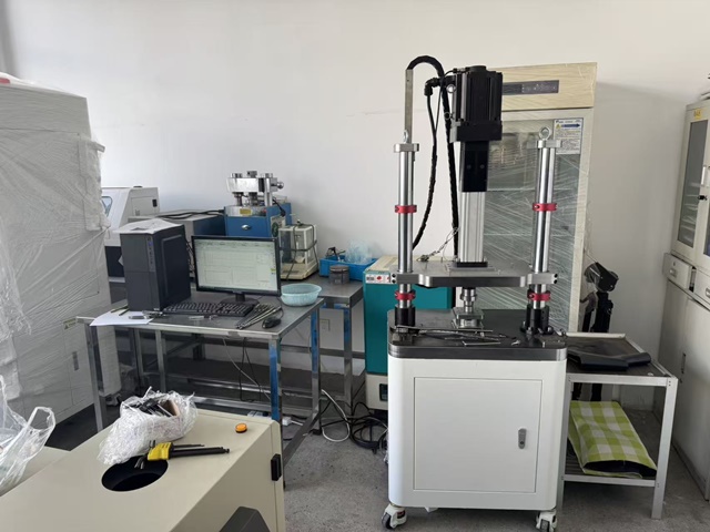 Mechanical testing machine for structural integrity and load performance validation of surgical implants