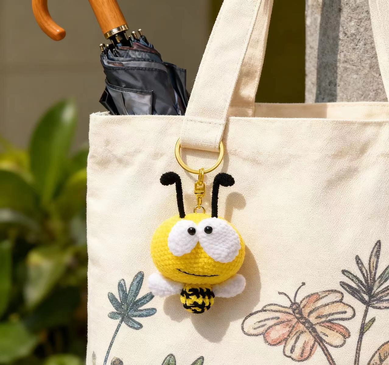 Little Bee Plush Carabiner Keychain Soft Cotton Eco-Friendly Accessory for Backpacks and Keys