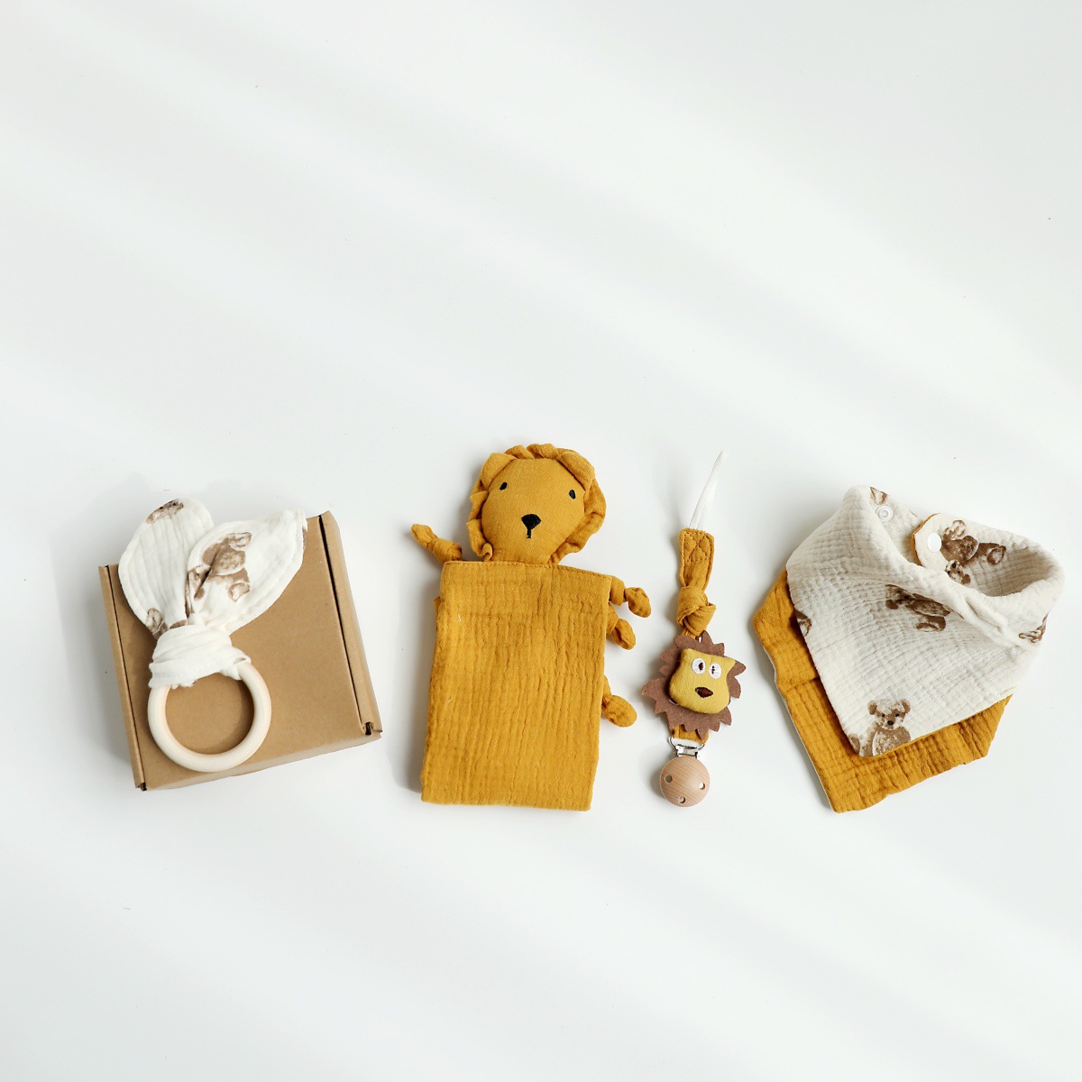 100% Cotton Lion Security Blanket Baby Shower Blanket Gift Set With Baby's Socks Baby Birth Gift Set
