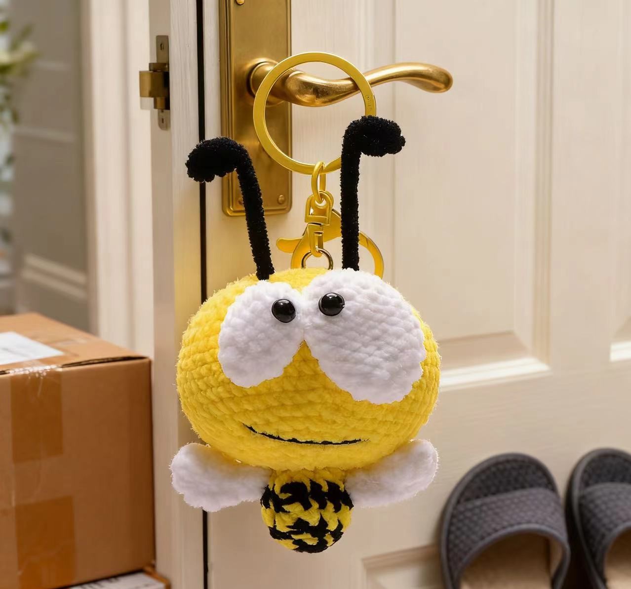 Little Bee Plush Carabiner Keychain Soft Cotton Eco-Friendly Accessory for Backpacks and Keys