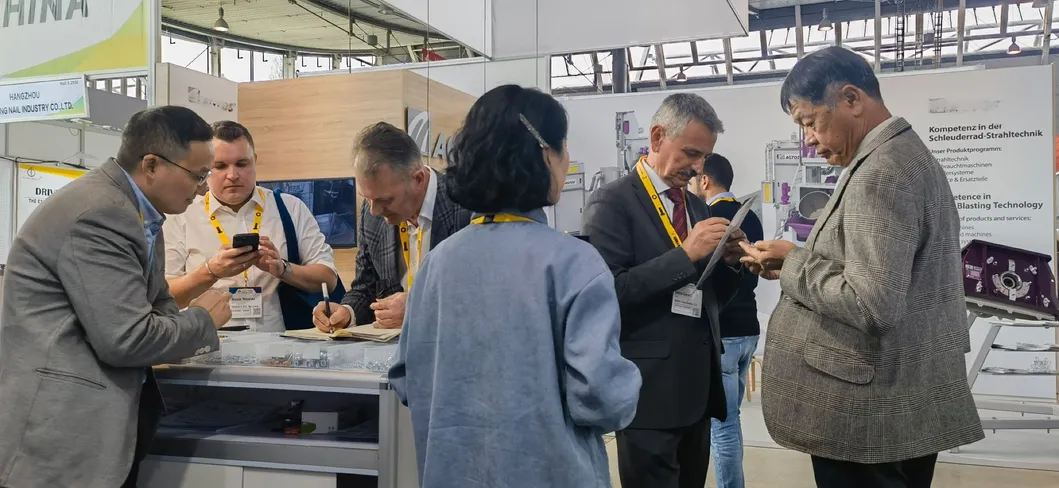 Preço de Fábrica Móveis Porca de Aço Carbono e Aço Inoxidável 4 Porca T de 3 Pontas