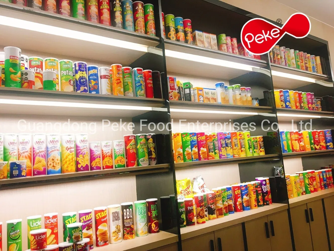 Sem OGM, Baixo Teor de Gordura, Livre de Colesterol e Gordura Trans, Sem Cores Artificiais, com 60g/80g/90g/100g/110g/134G Batatas Fritas em Tubo (maiores padrões de varejo japoneses)