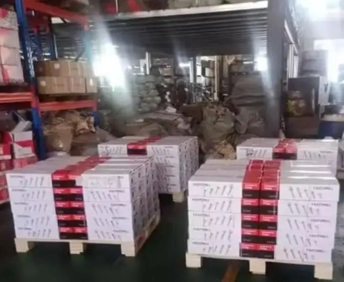 Preço de Fábrica Móveis Porca de Aço Carbono e Aço Inoxidável 4 Porca T de 3 Pontas