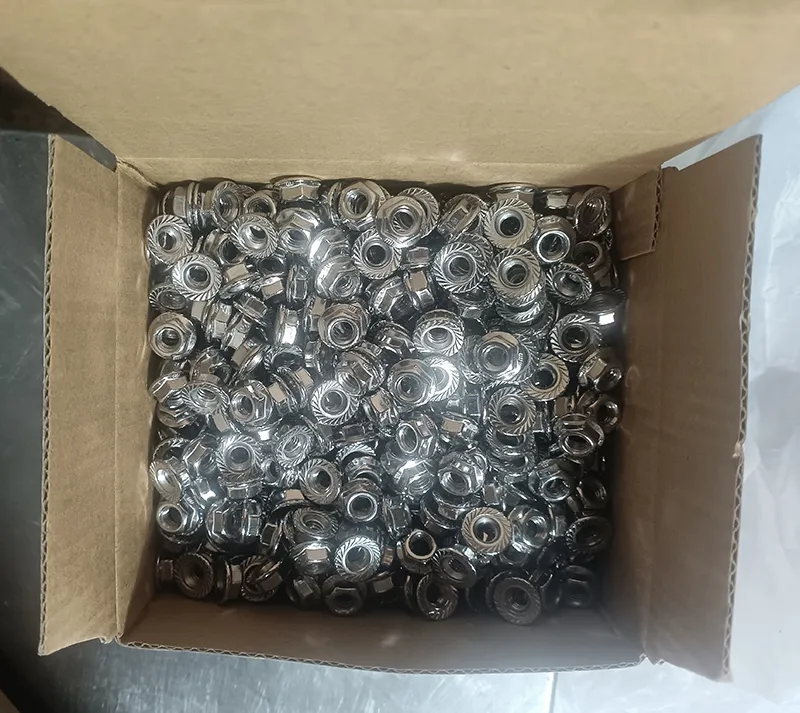 Detalhe da embalagem das porcas de flange