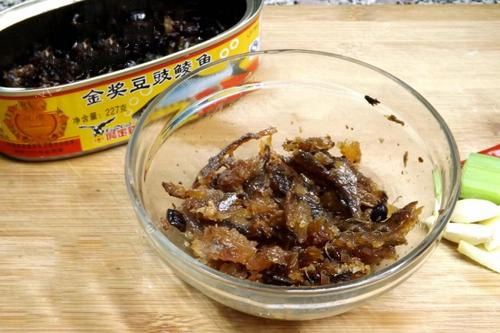 De petiscos fritos em conserva com Lucaua Salgados Feijoeiro em óleo
