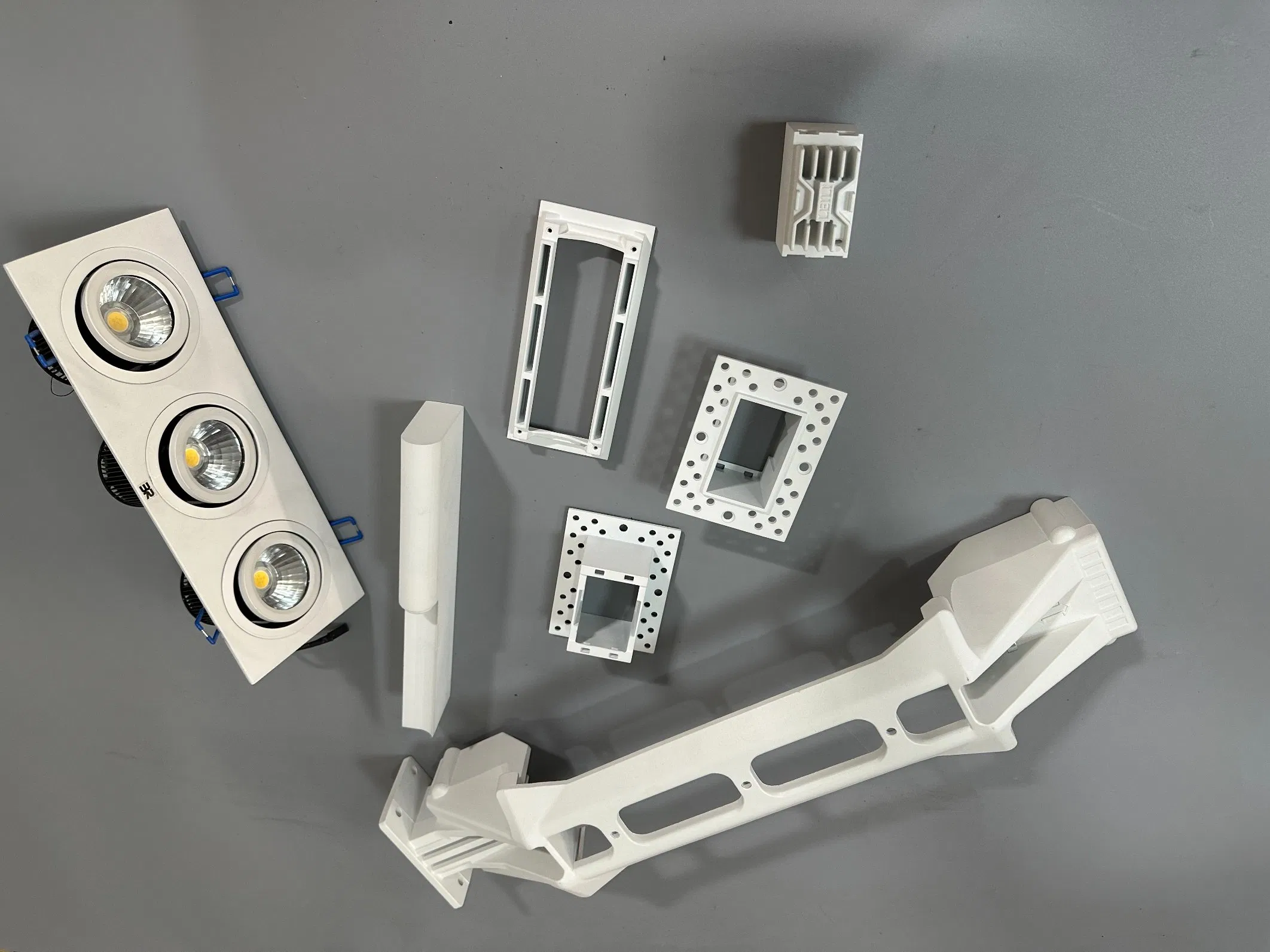 Modern LED Ceiling Spotlight for 2-4 Wire Rail Lighting Systems