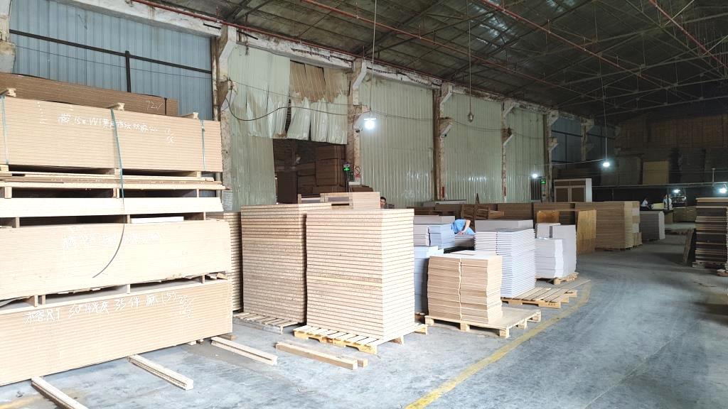 Raw materials for furniture manufacturing — premium wood boards and panels at Oakes factory