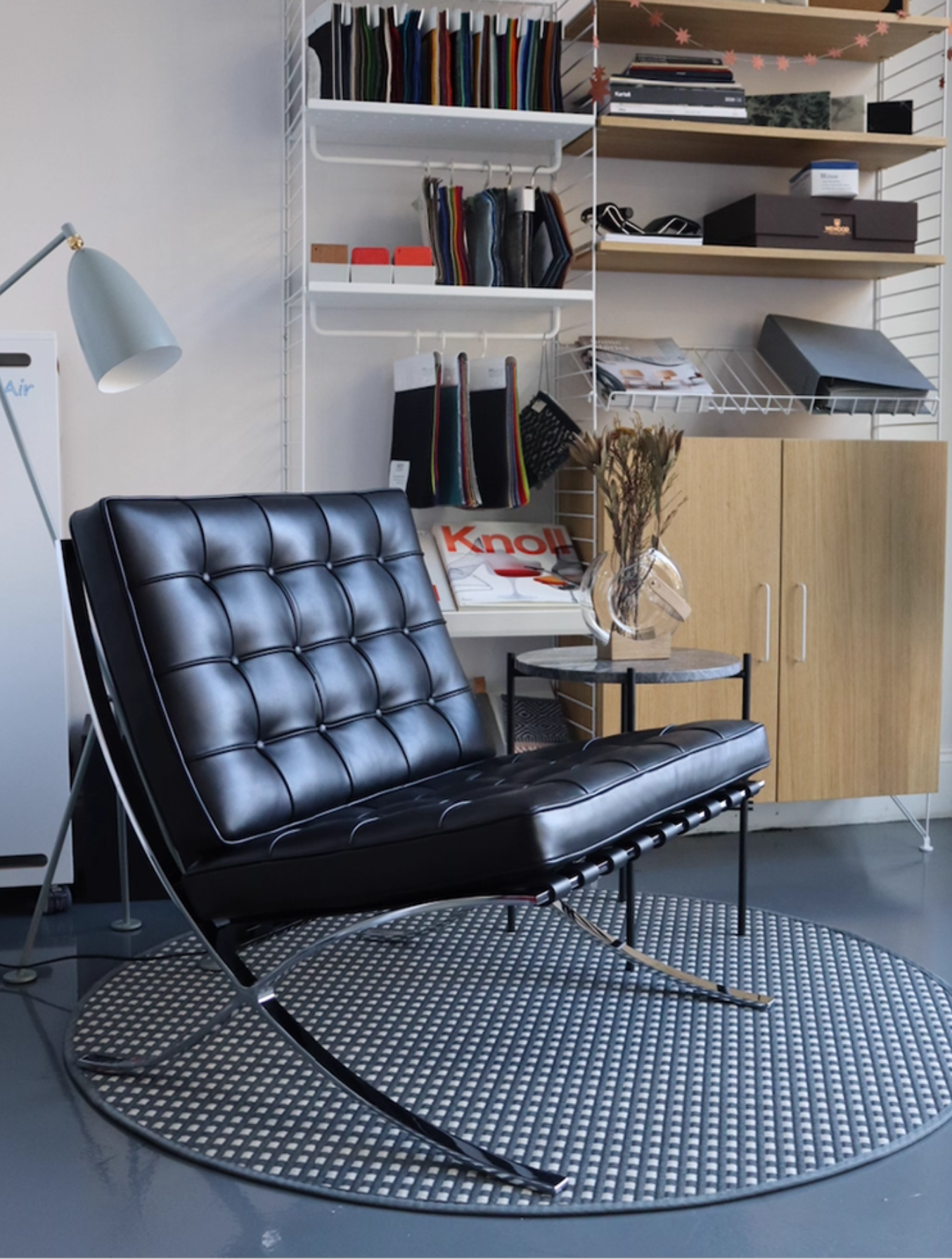 Top Grain Leather Lounge Chair Solid Wood Modern Armchair for Luxury Hotel Villa Project Contract Grade Hospitality Seating