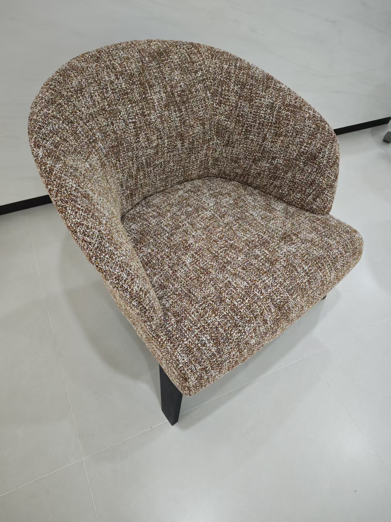 Soft Stable and Durable Contemporary Metal-Frame Hotel Apartment Living Room Leisure Lounge Chair with Shaped Cotton Fabric