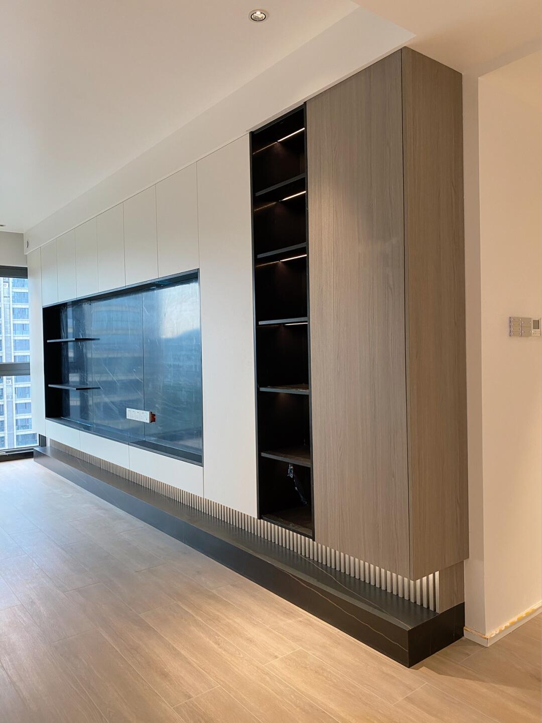 Customized Modern Eco-Friendly Durable Wooden TV Cabinet with Storage for Living Room Apartment Fits 65 in and up TVs