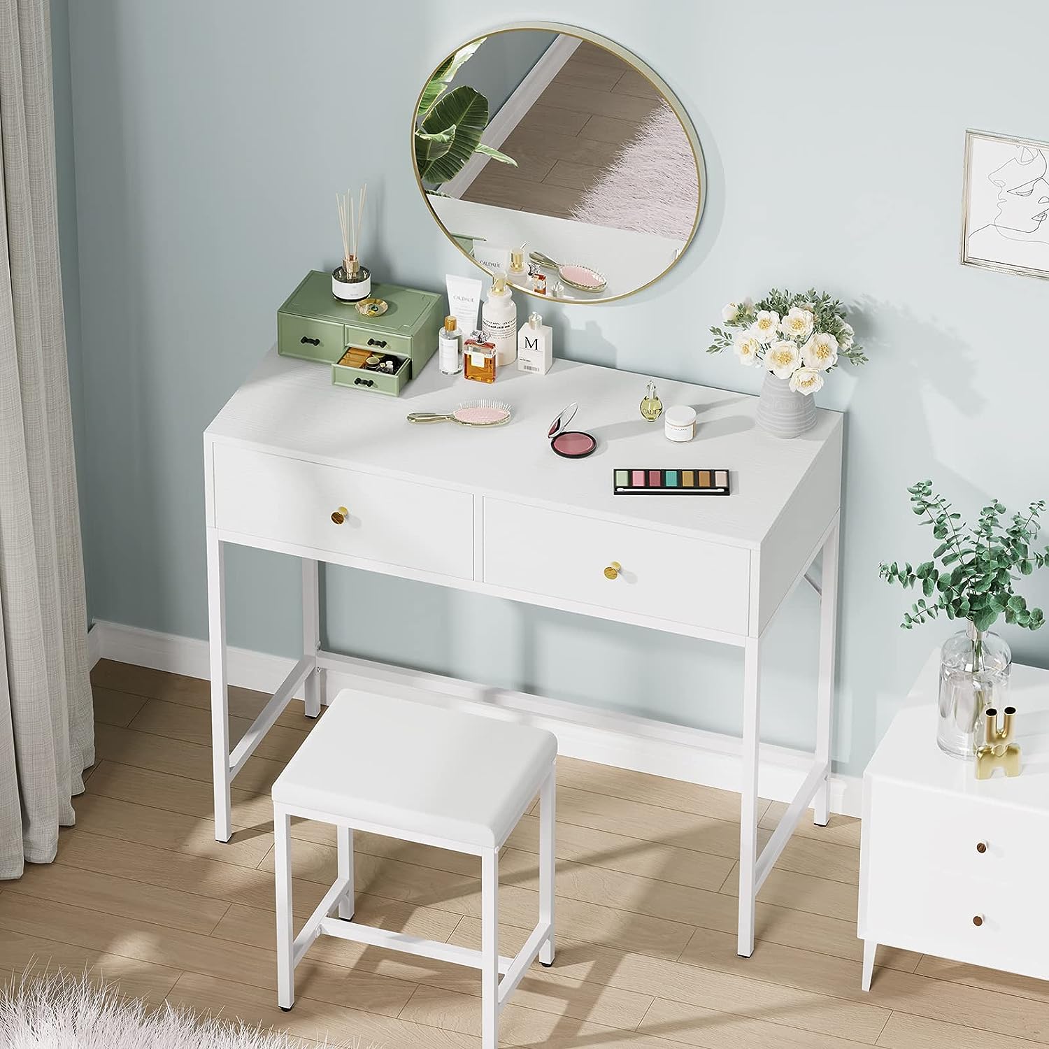 Desk Detail Image 1