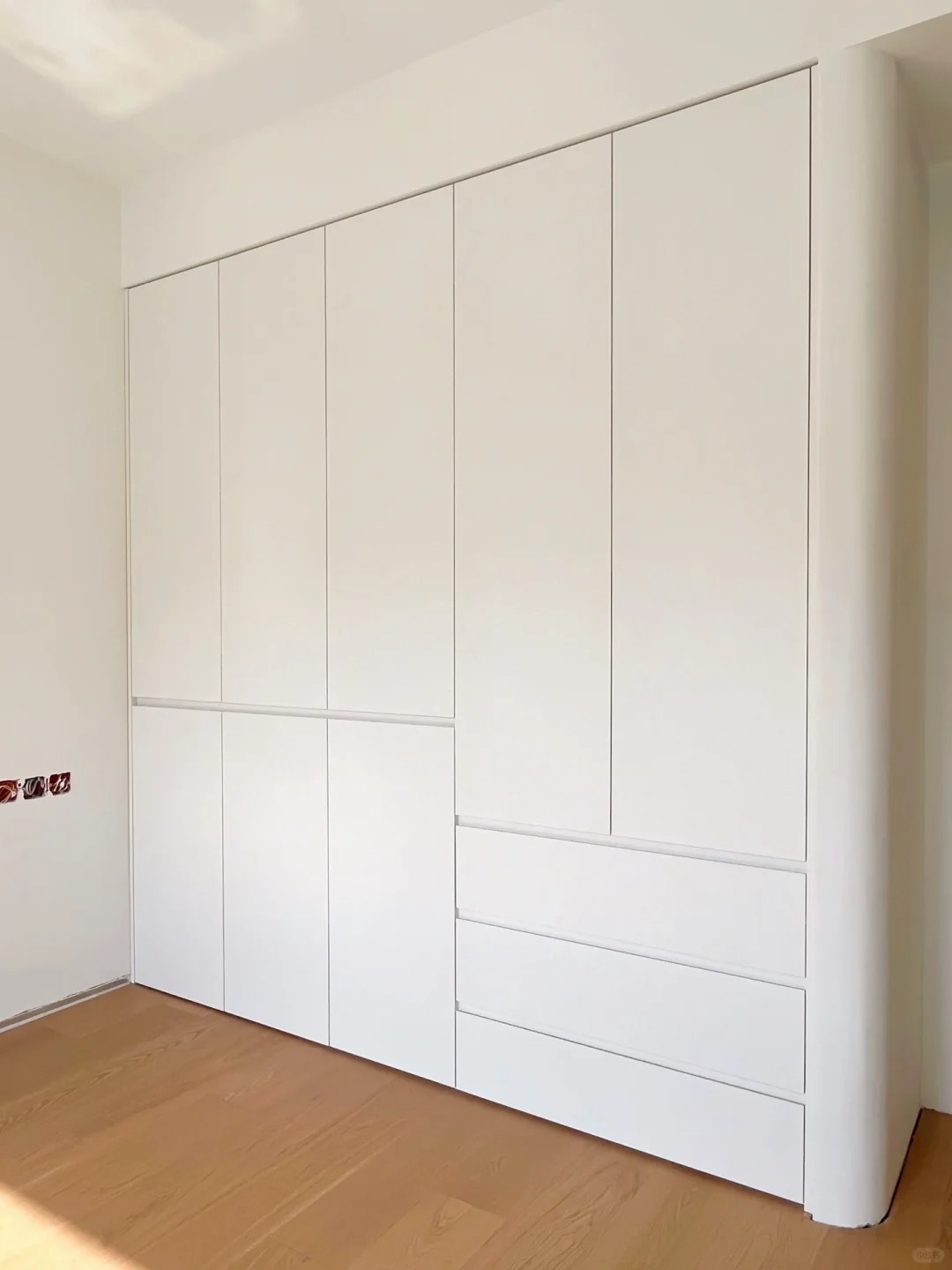 Modern Wardrobe Bedroom Furniture Wardrobe Custom Armoire Luxury Wood Storage Armoire for Clothes