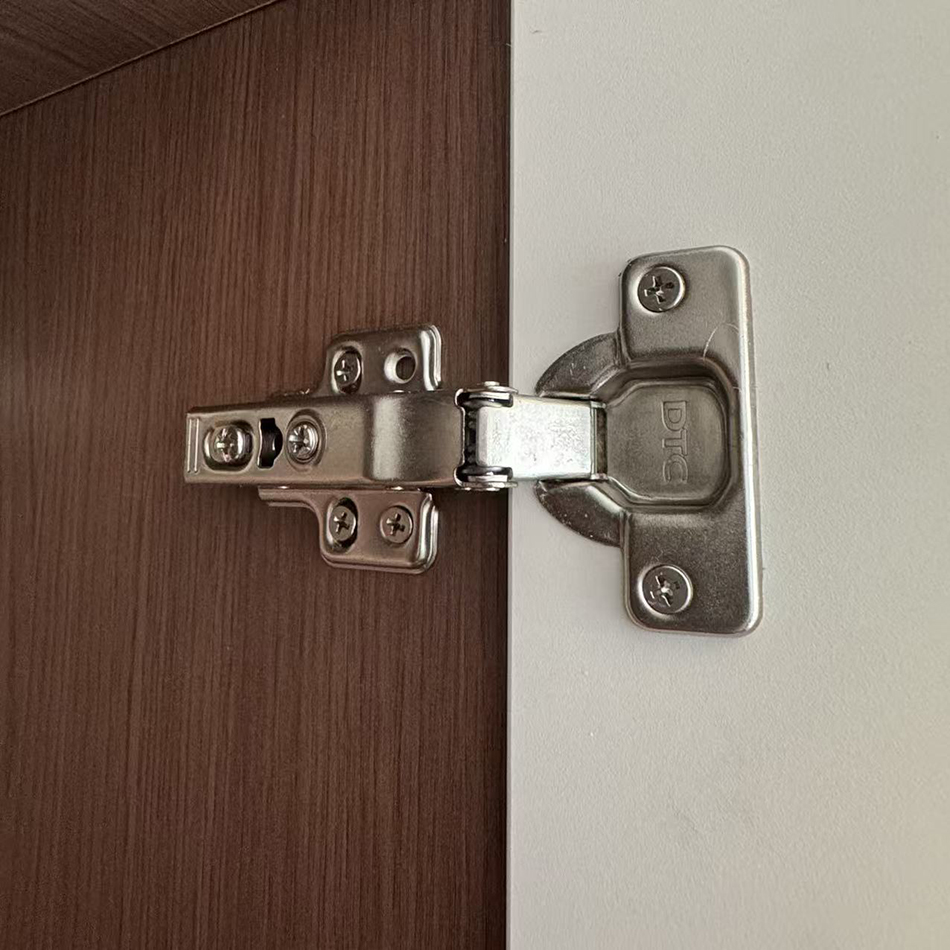 DTC Hinge