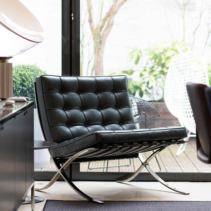 Top Grain Leather Lounge Chair Solid Wood Modern Armchair for Luxury Hotel Villa Project Contract Grade Hospitality Seating