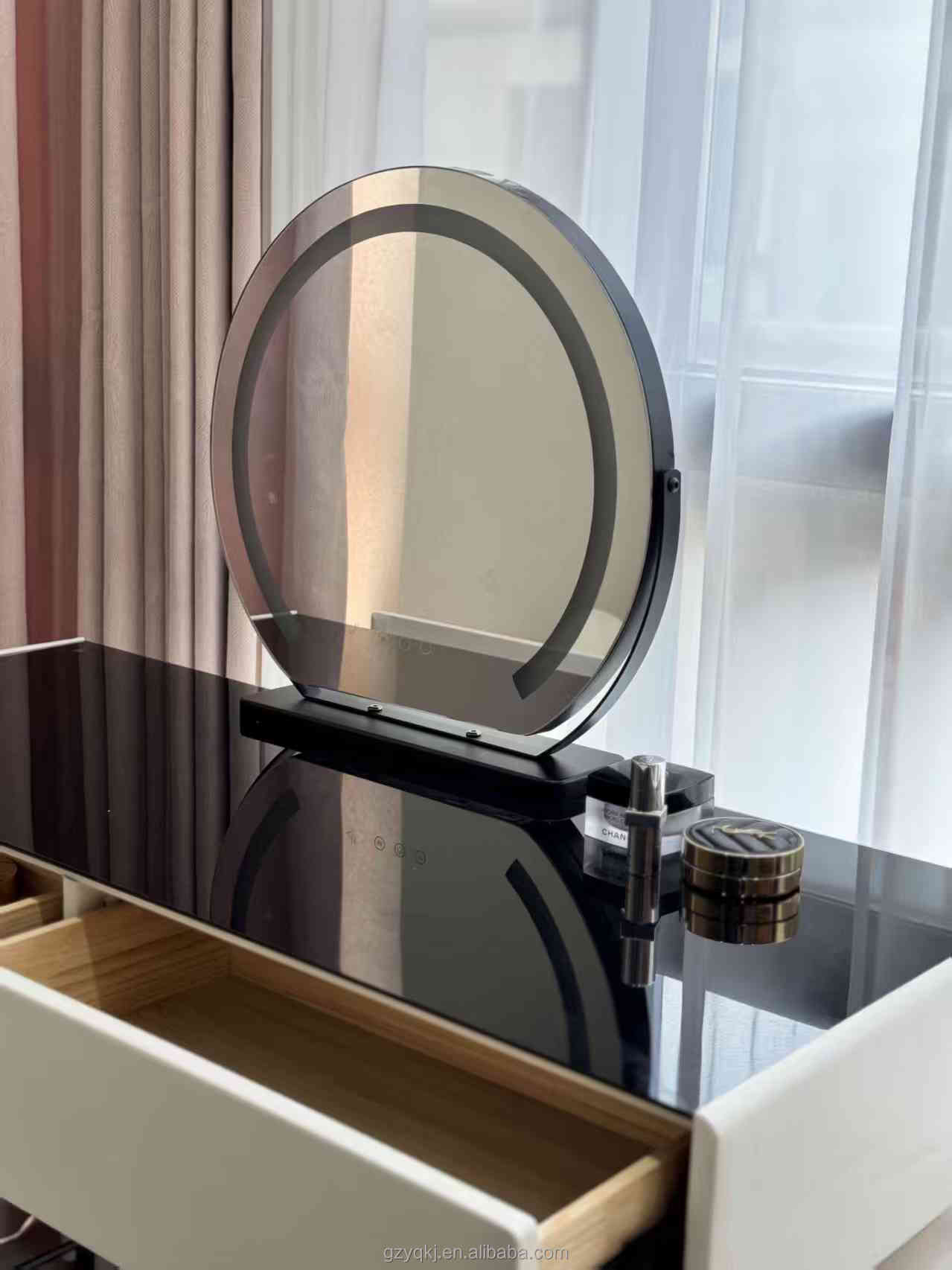 Makeup Vanity Detail 5