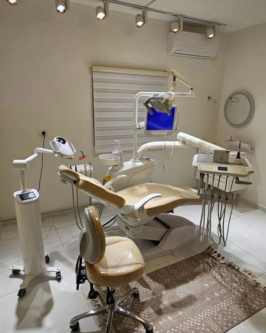 OEM ODM Hospital Electric Multi-Function Colorful Dental Unit Dental Chair with Touch Button Control System and LED Sensor Operating Light
