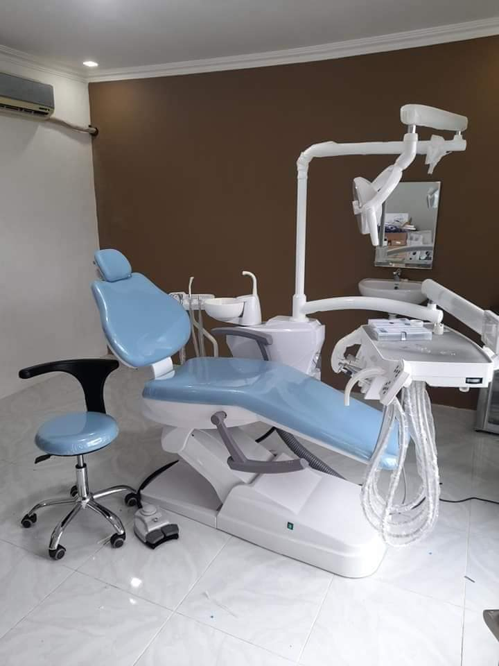 Economic Foshan Dental Equipment Chair Unit Manufacturers China Price with LED Lamp