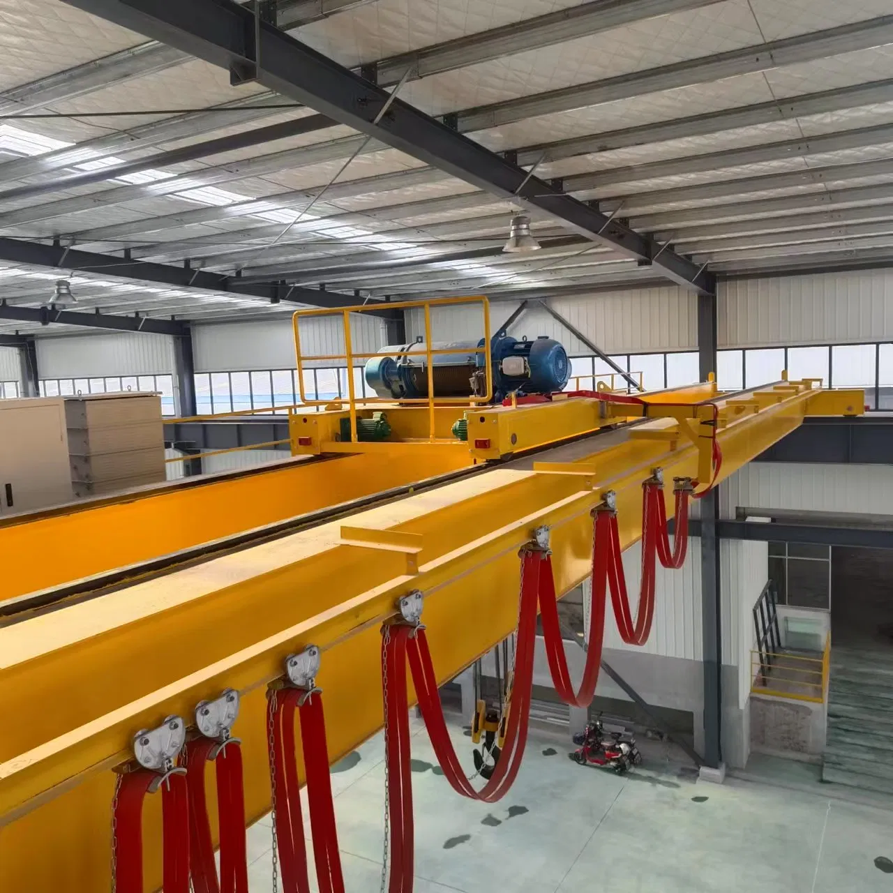 Medium Duty Construction Lifting Equipment 10/15/20/ 25/ 35/40/45/50 Ton Cabin Control Double Girder Beam Overhead Bridge Travelling Crane with Electric Hoist