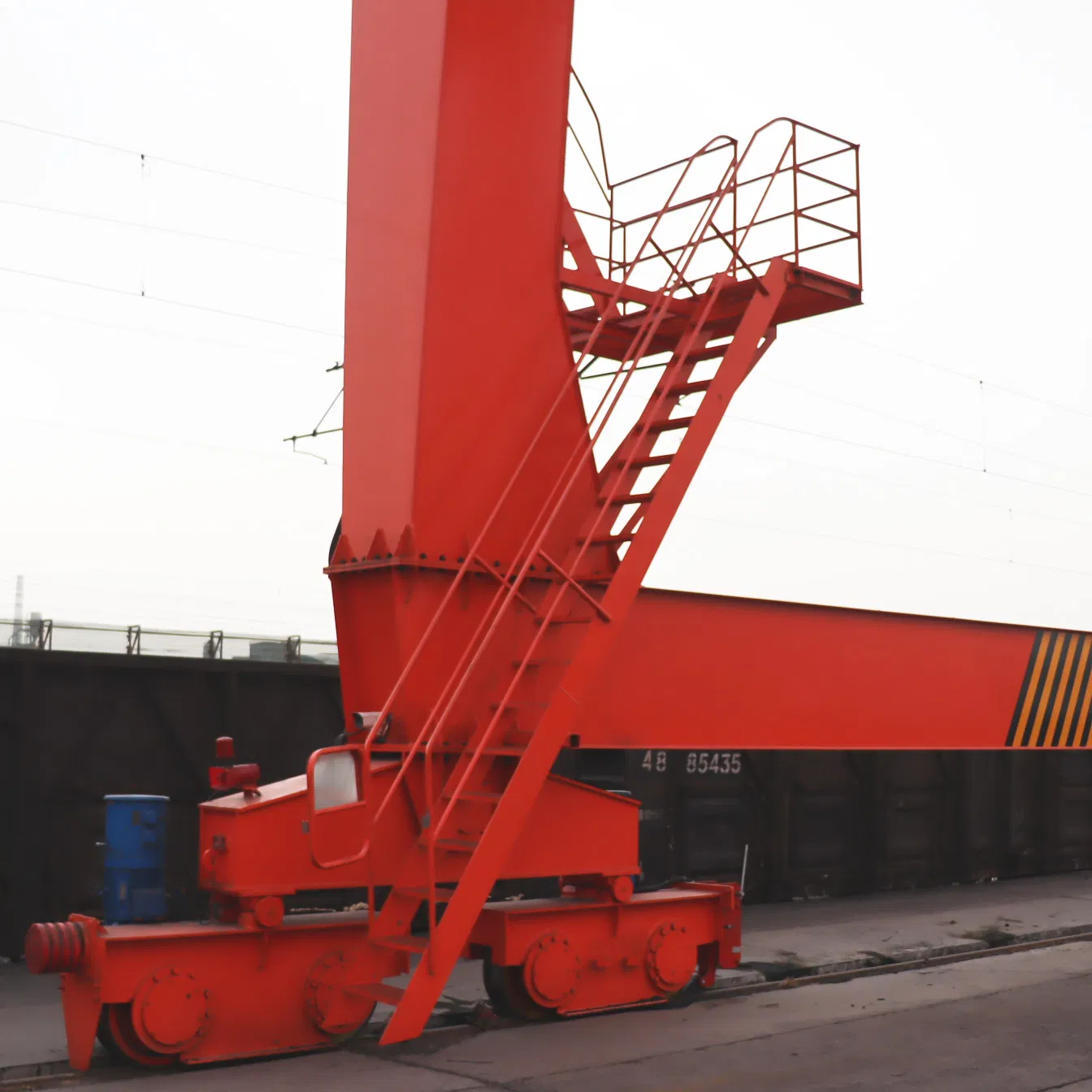 Heavy Duty 40.5t Container Gantry Crane with Spreader Lifter for Rail Transport