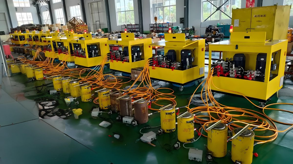 The Architect's Preferred Bridge Must Use Synchronous Hydraulic Tool Strand Lifting Jacks