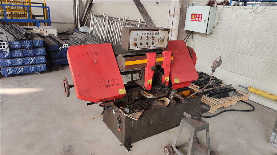 Pak Lift CNC sawing machine for precision steel cutting in manufacturing