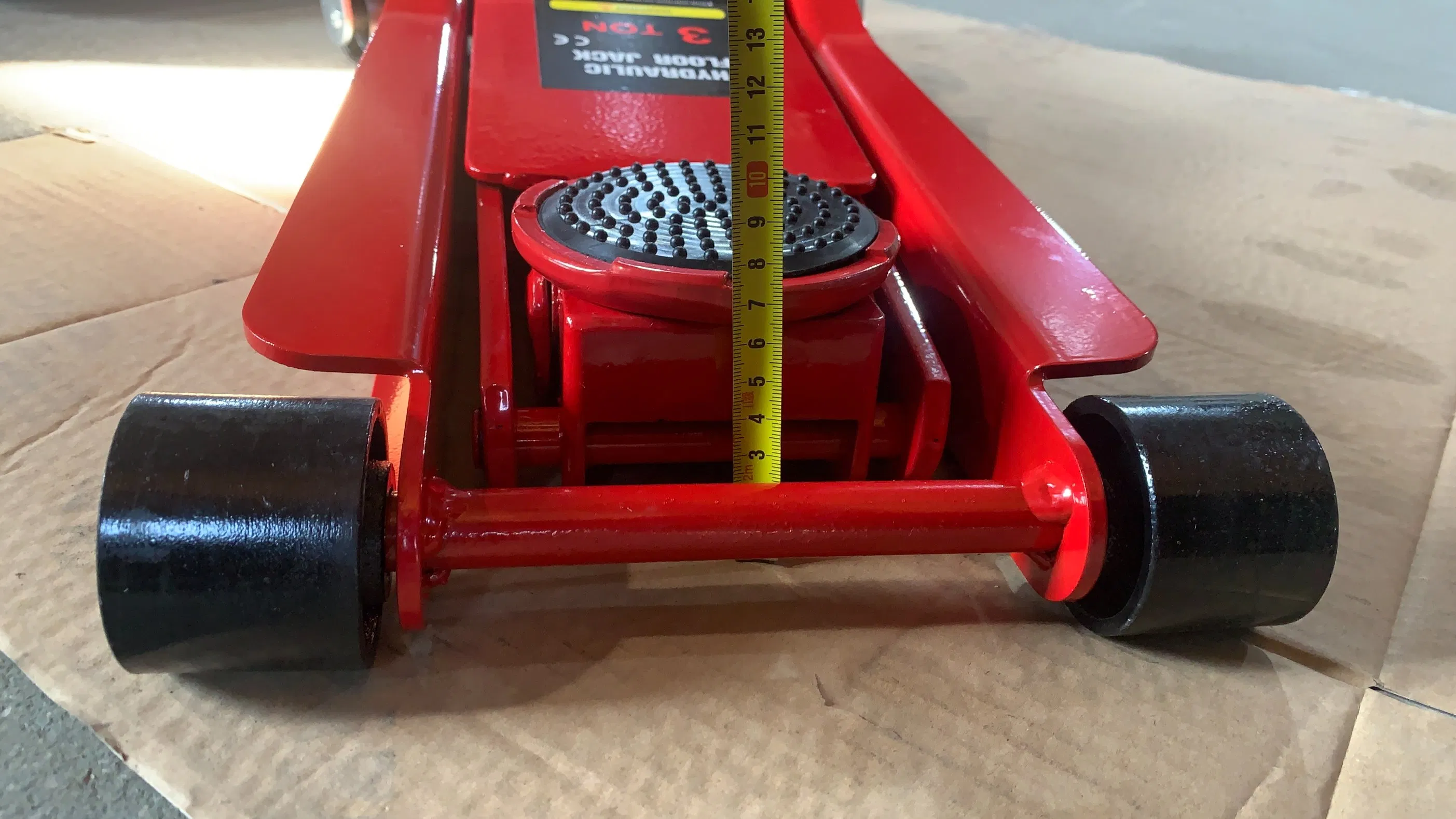 Quick Lifting Double Pumps and Low Profile Garage Jack Hydraulic Floor Jack 2.5 Ton for Car Lifting.