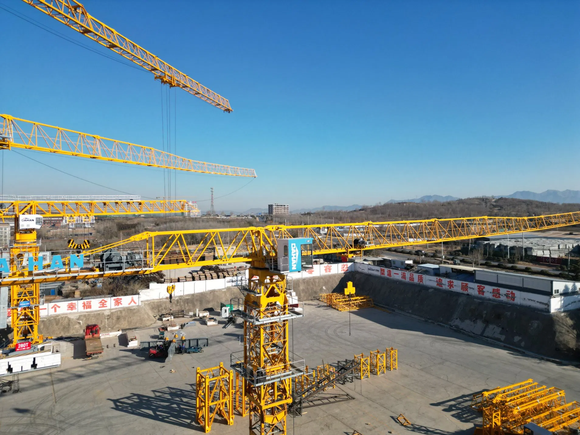 Tower Crane Price Dh258 (7020) Jib70m Tip Weight 2.0ton Flat-Top Tower Crane