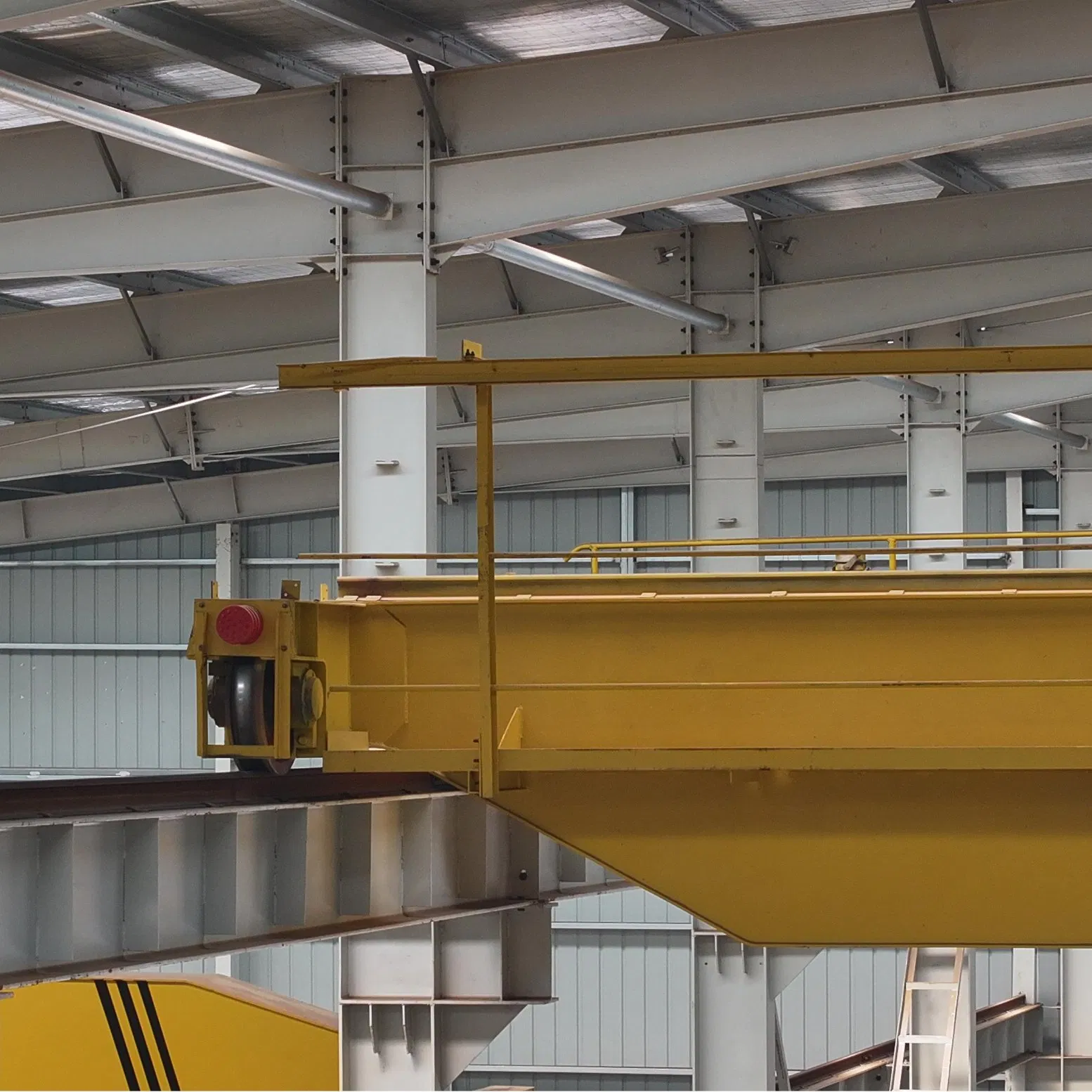 Medium Duty Construction Lifting Equipment 10/15/20/ 25/ 35/40/45/50 Ton Cabin Control Double Girder Beam Overhead Bridge Travelling Crane with Electric Hoist