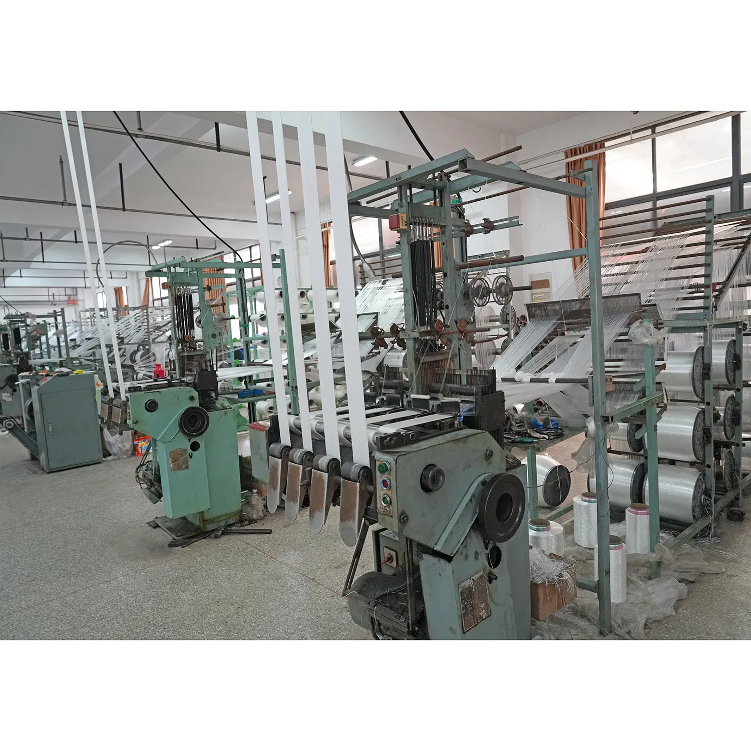 Reliable Heavy Lifting Sling: Premium Tow Strap for Tough Jobs