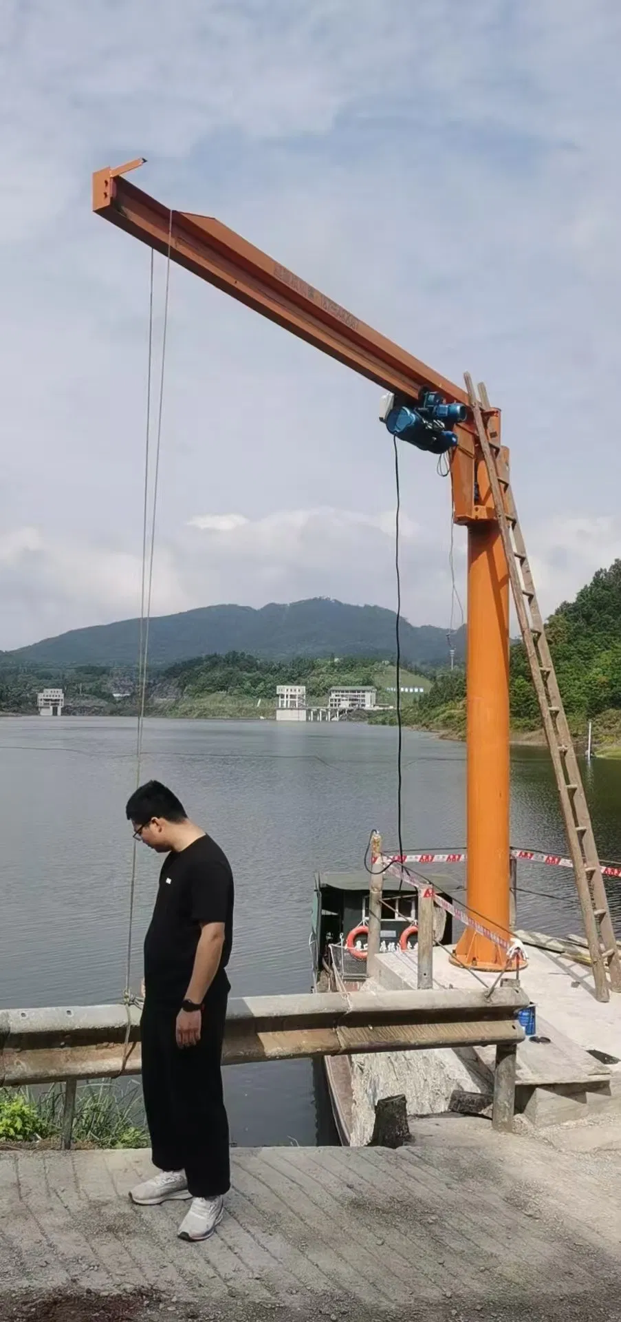 Industrial Jib Crane Solutions for Factories Warehouses and Production Areas Ensuring Smooth Lifting Safety Efficiency