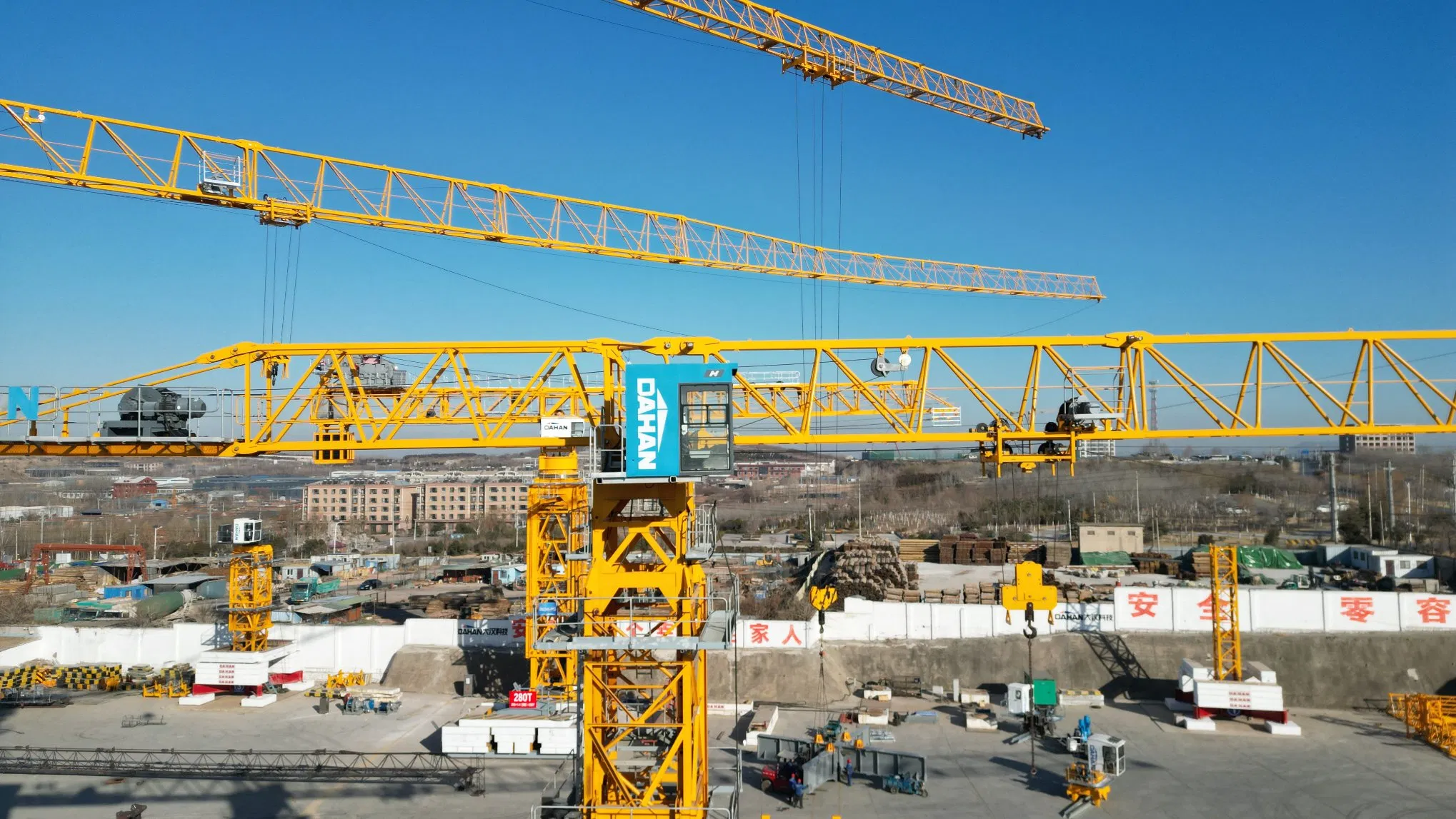 Tower Crane Price Dh258 (7020) Jib70m Tip Weight 2.0ton Flat-Top Tower Crane