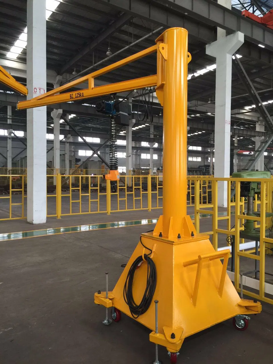 Efficient Cantilever Jib Hoist Crane for Lifting in Workshop or Warehouse