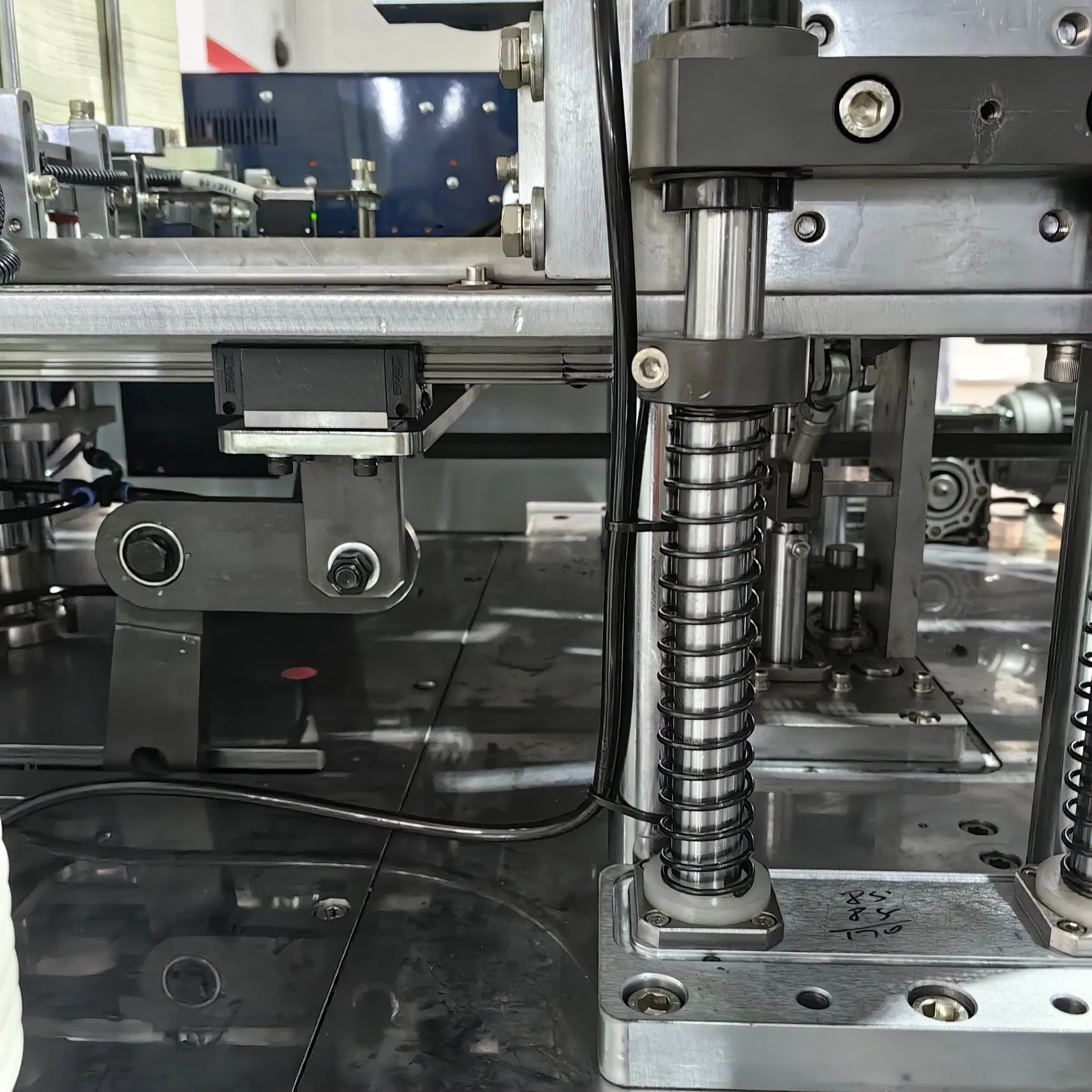 Factory Supply Disposable Takeaway Hot Food Salad Bowl Kraft Paper Forming Machine