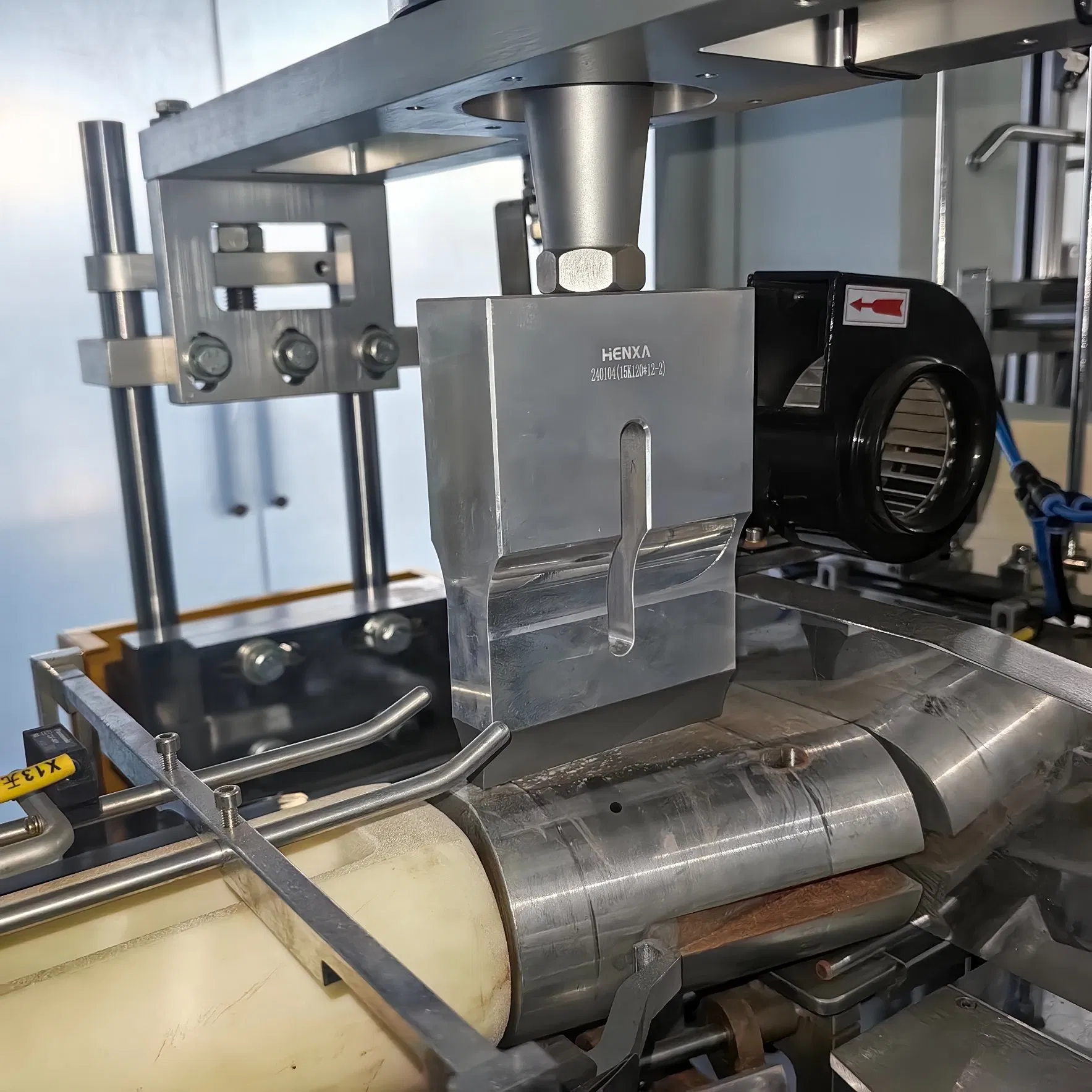 Factory Supply Disposable Takeaway Hot Food Salad Bowl Kraft Paper Forming Machine