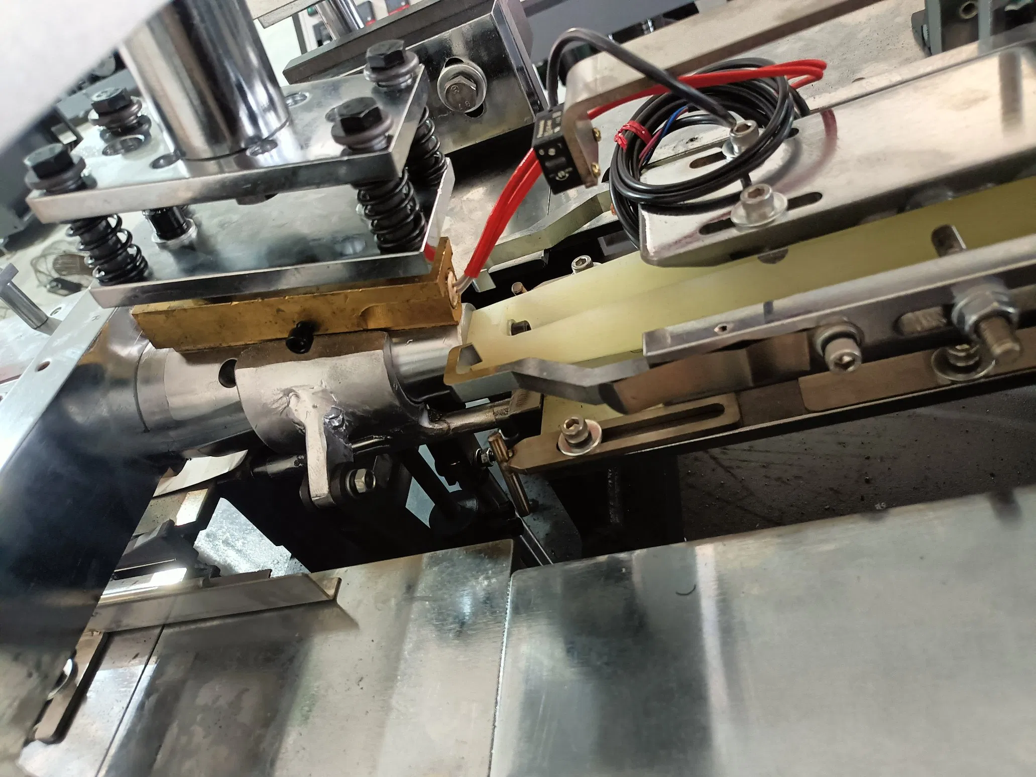 Yb-9 Automatic Small Paper Cup Making Machine for Business