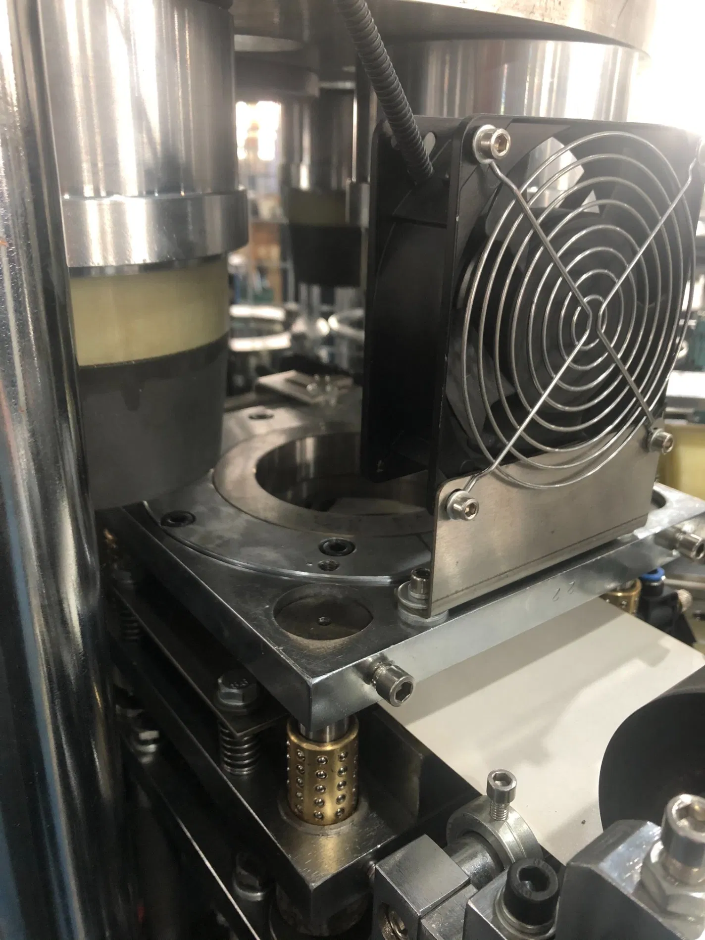 Disposable Paper Tea Bowl Making Machine Made in China