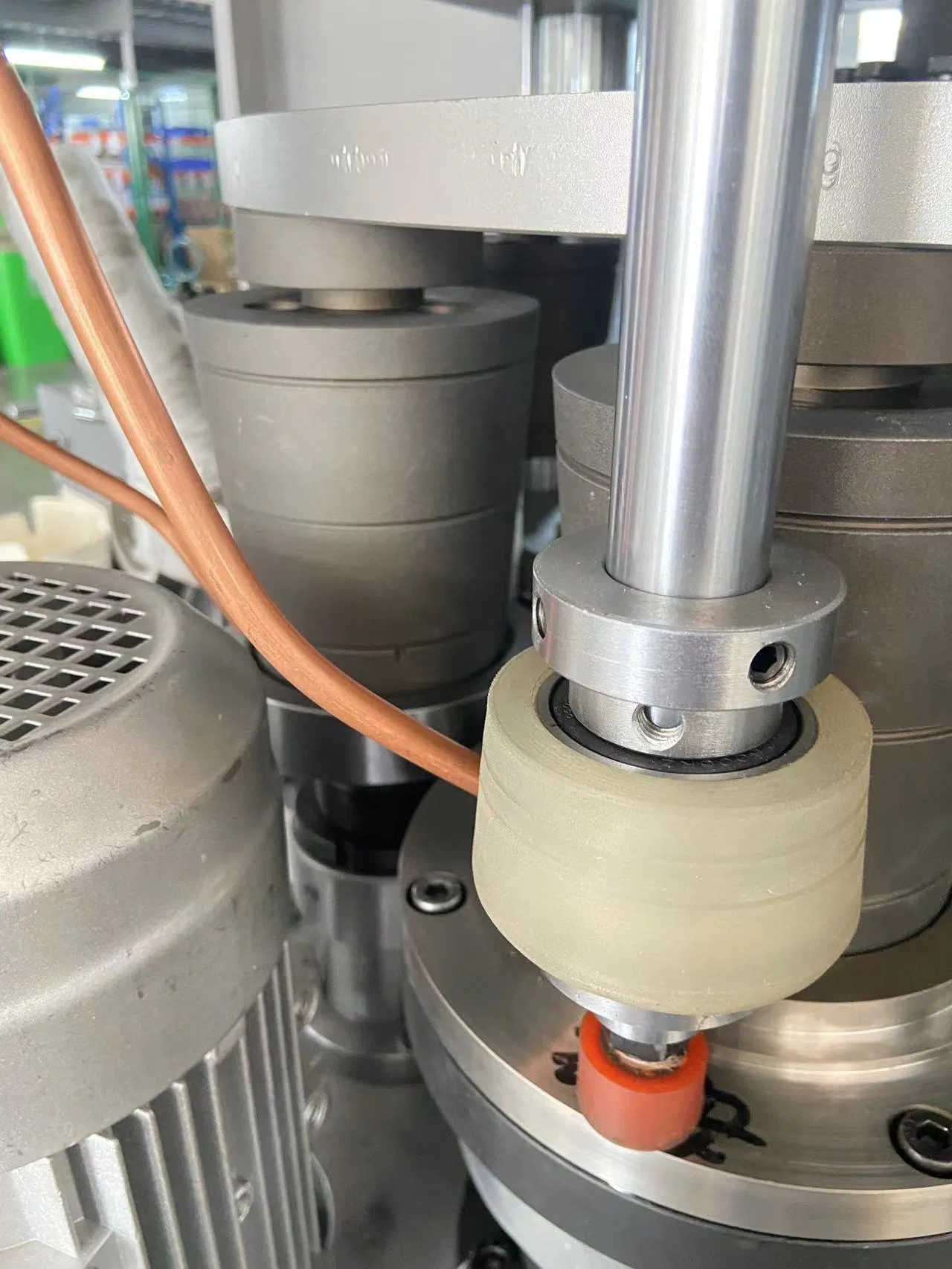 Kraft Paper Packaging Container Takeaway Noodle Box Forming Machine