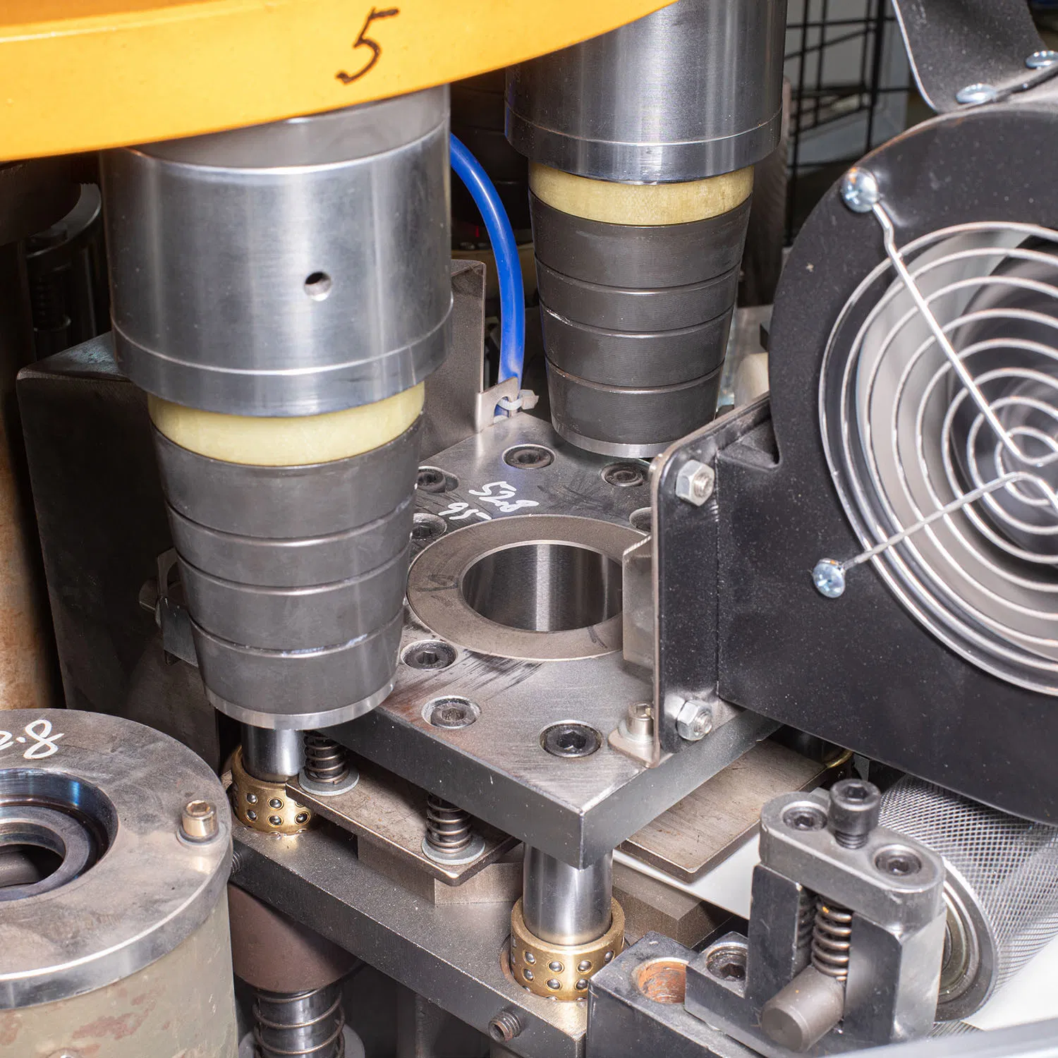 Automatic Ultrasonic Paper Cup Making Machine From Toppro