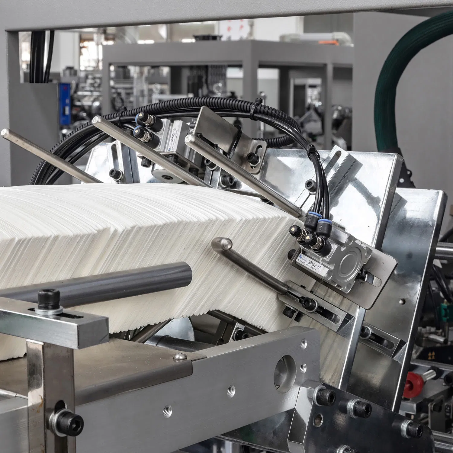 High Speed Servo Paper Cup Machine for 4-16oz (NewSmart-XZT-150)