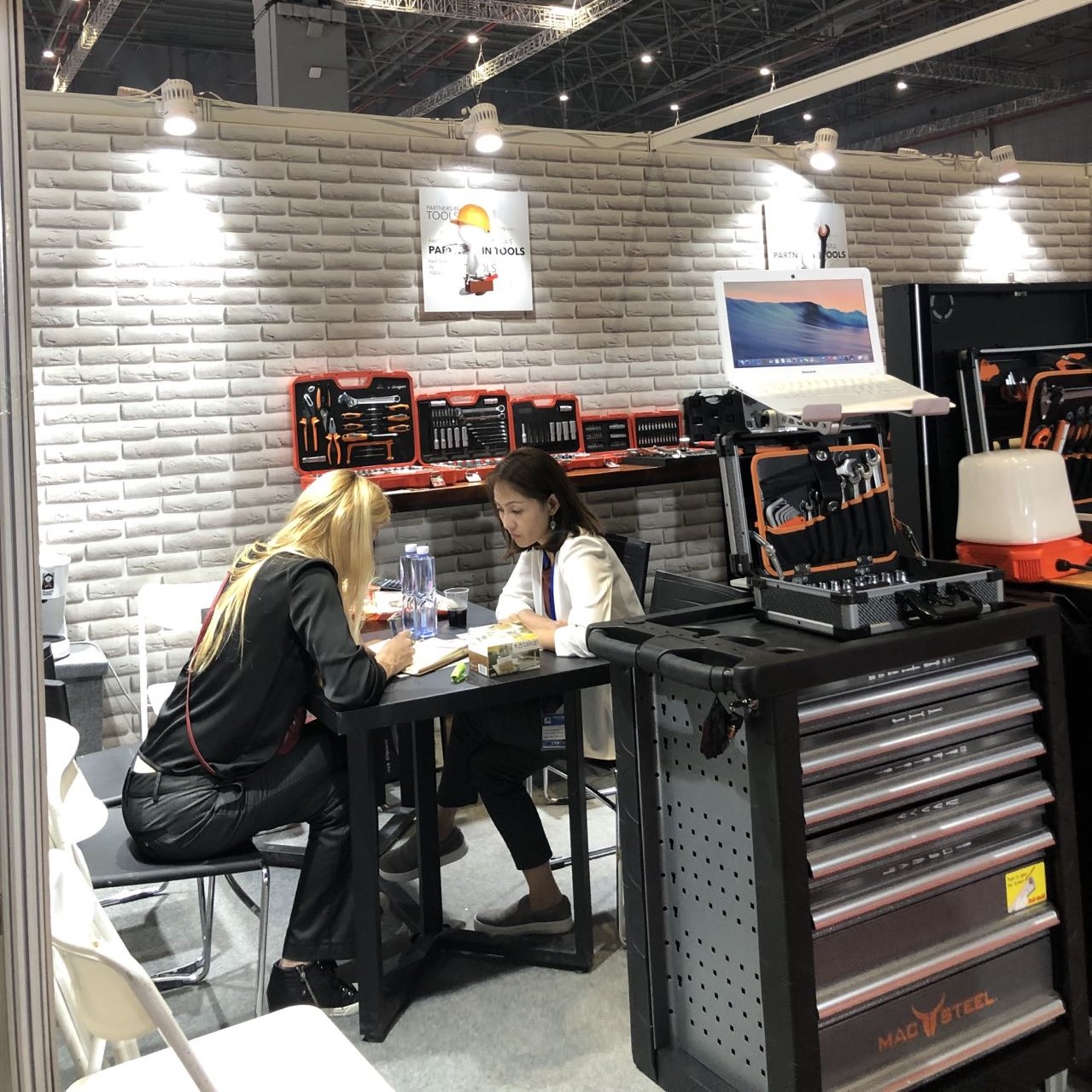 Hardware Show Stand
