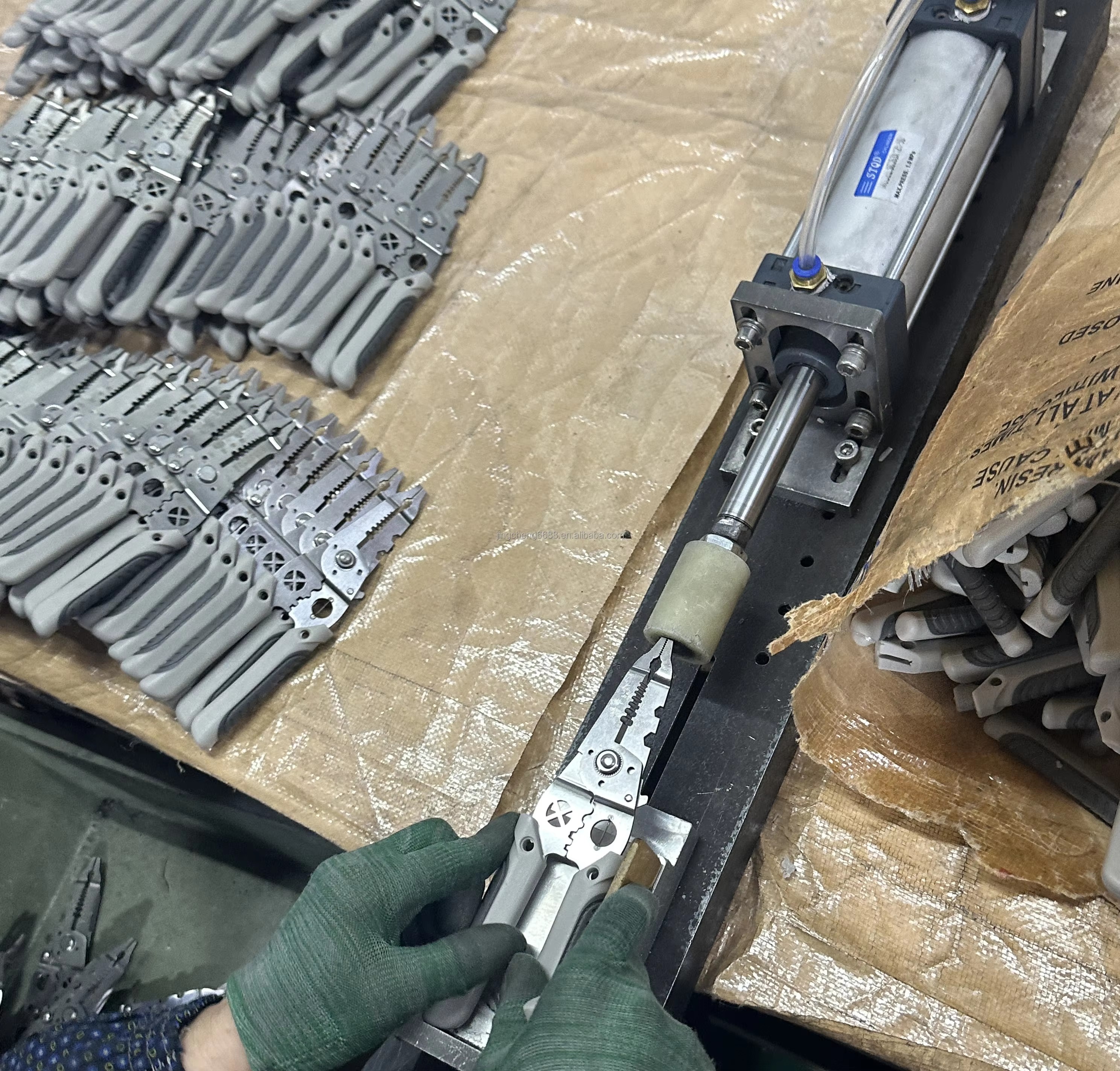 Automatic Handle Machine
